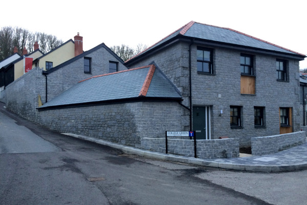 Grey granite stone used to face a building 