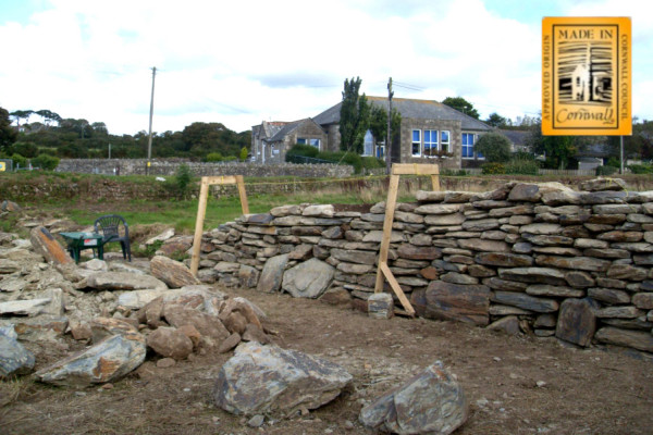 Large slate hedging stone