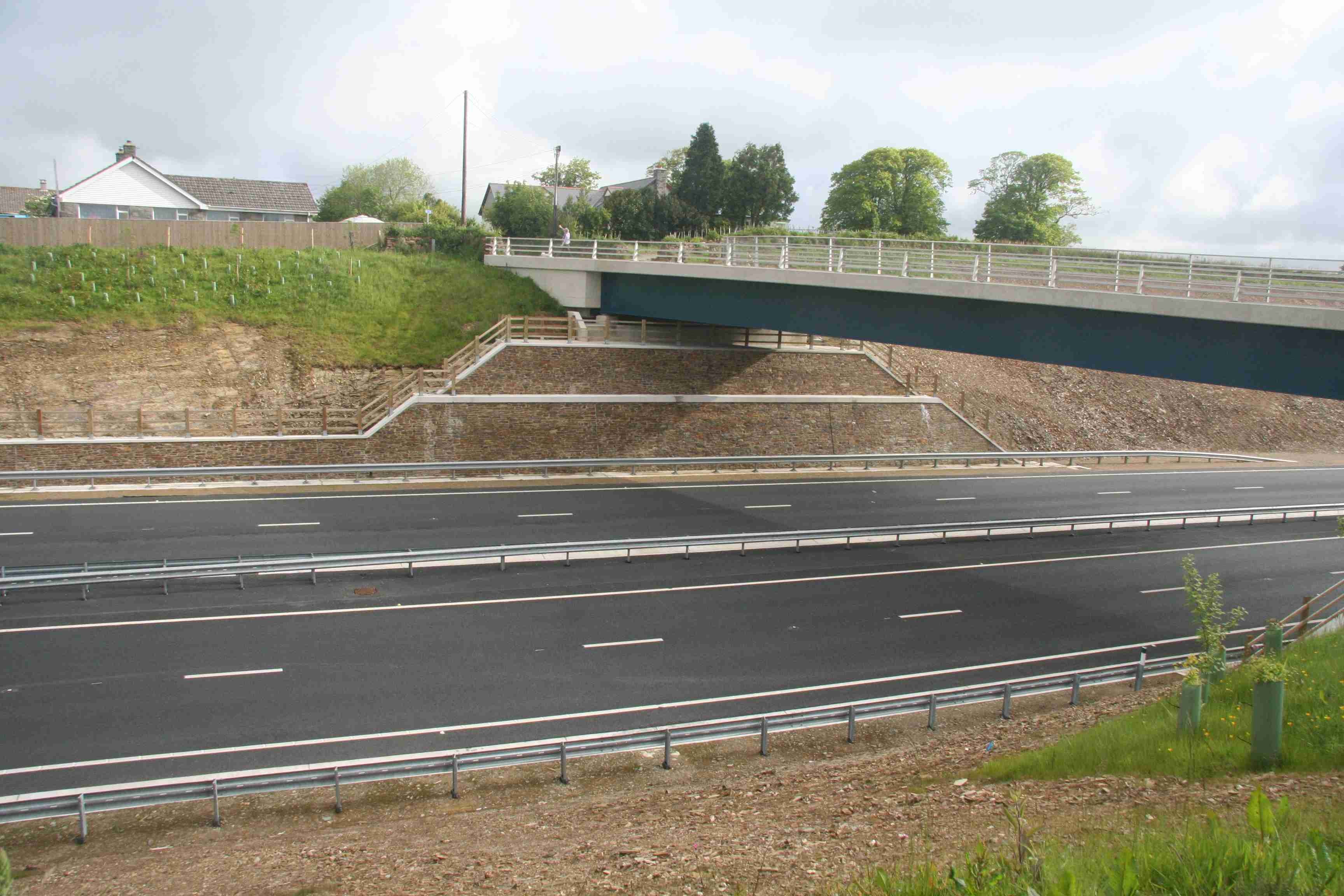 Medium walling stone used to face a bridge parapet