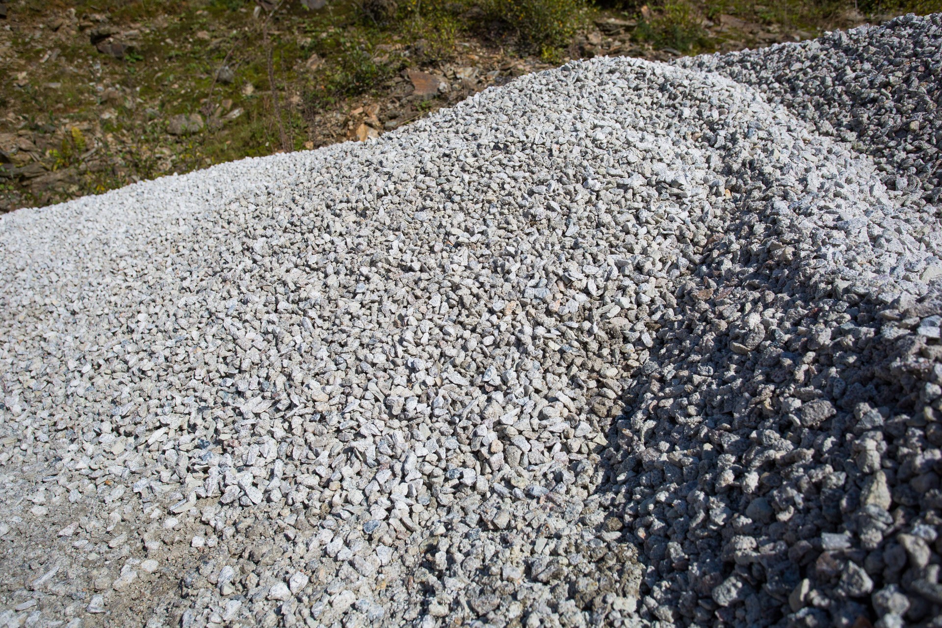 Granite chippings for driveways and pathways 