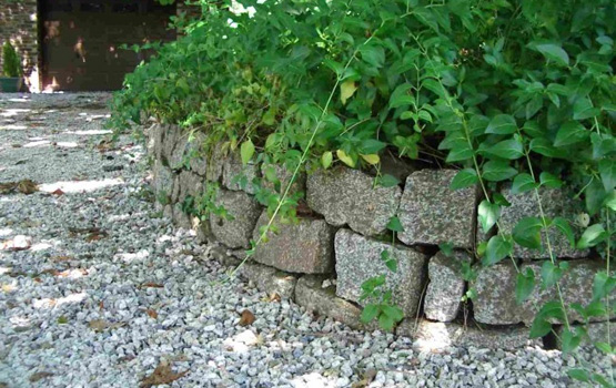 Cropped granite walling